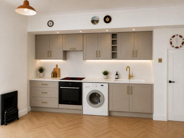 Apartment for rent in Elm Park, Greater London