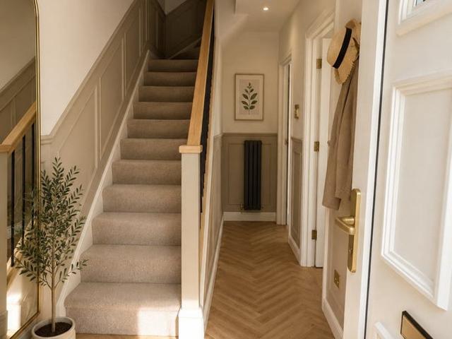 Apartment for rent in Elm Park, Greater London