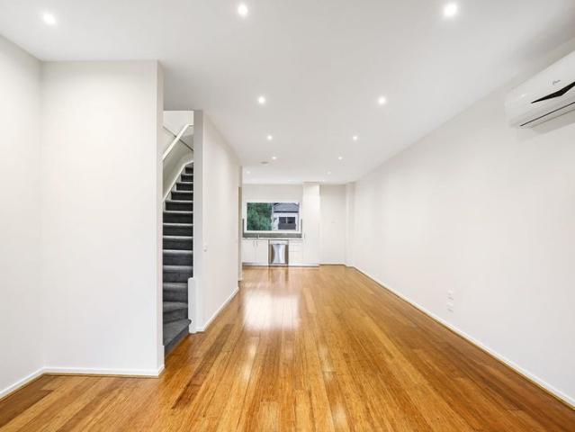 Townhouse for rent in Camerons Creek, Victoria