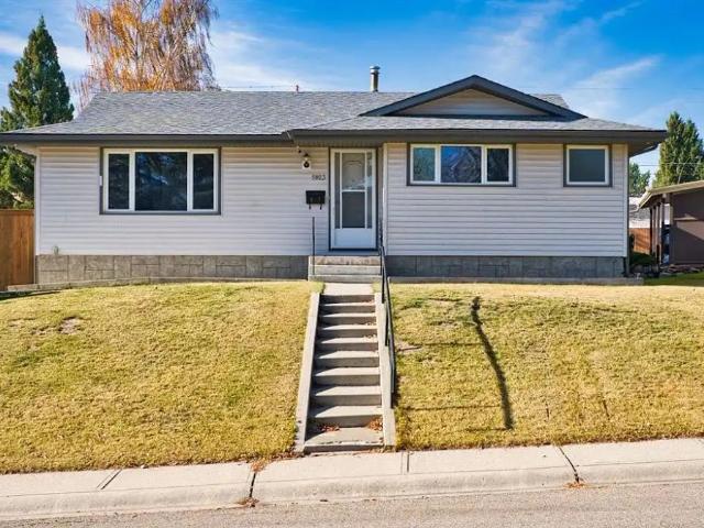 House for rent in Dalhousie, Calgary