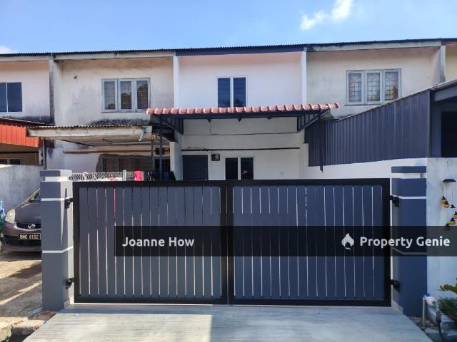 Terraced House for sale in Malaka