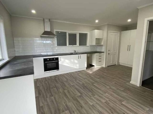 House for rent in Oratia