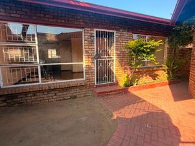 Apartment for sale in Vanderbijlpark, Emfuleni Local Municipality