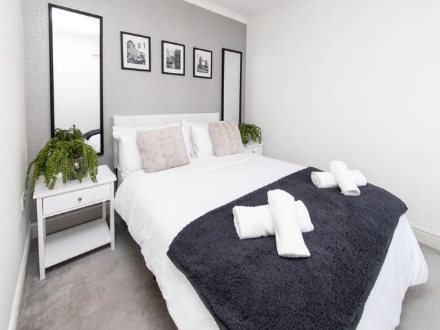 House for rent in Row Town, Surrey