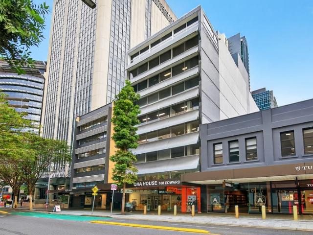 Office for rent in Toombul, Queensland