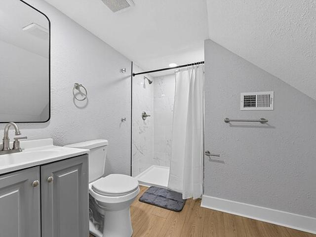 Room for rent in Oak Park Northwest, Kansas City