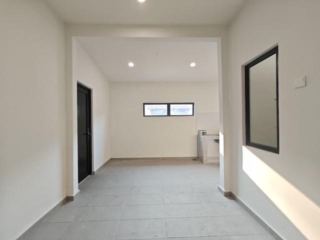 Terraced House for sale in Malaka