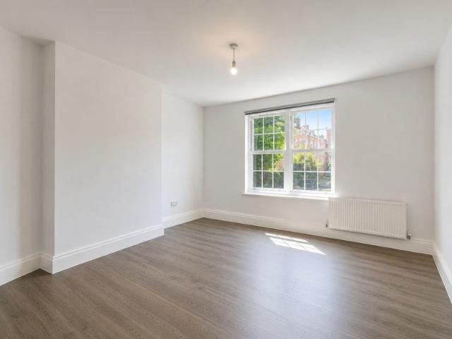 Apartment for rent in Stamford Hill, Greater London