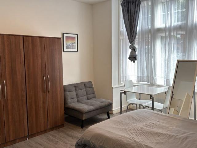 Studio for rent in Dollis Hill, Greater London