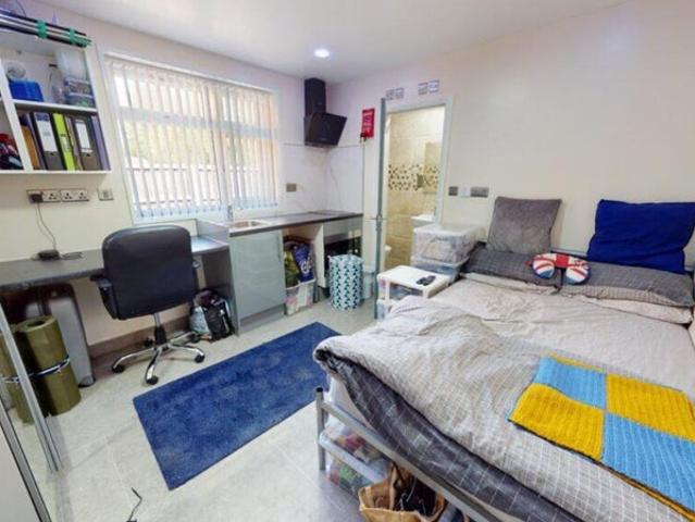 Studio for rent in Moseley, West Midlands