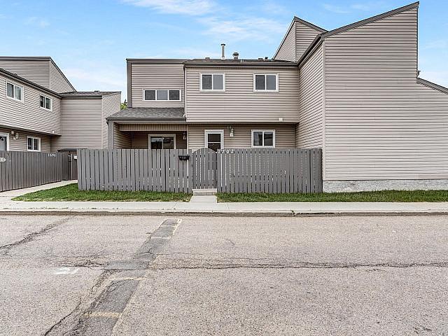House for sale in Wedgewood, Alberta