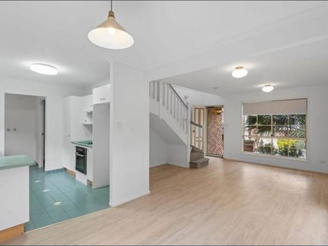 Townhouse for rent in Toombul, Queensland