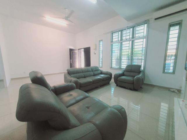 Terraced House for sale in Malaka