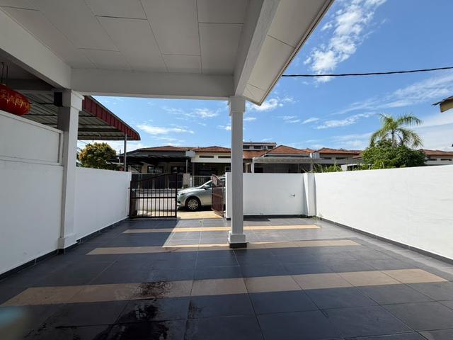 Terraced House for sale in Malaka