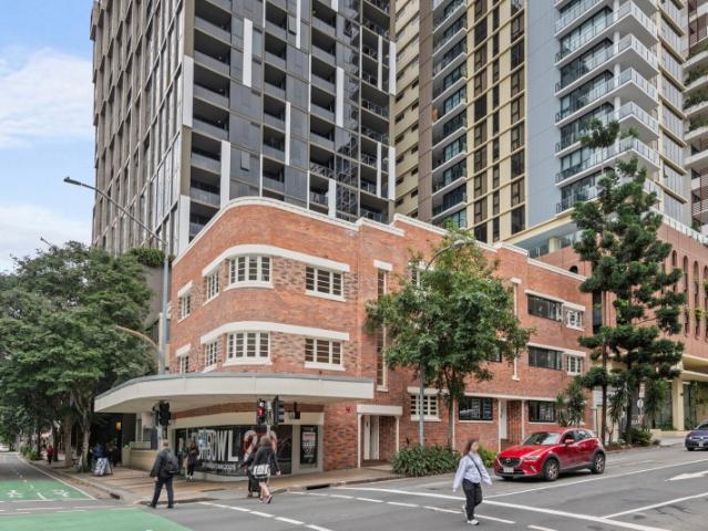 Office for rent in Toombul, Queensland