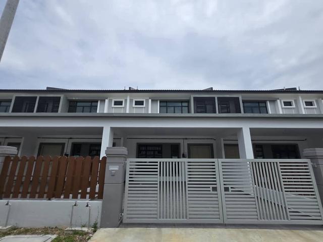 Terraced House for rent in Malaka