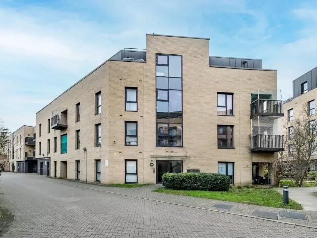 Apartment for rent in Brondesbury, Greater London