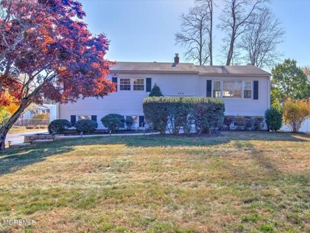House for sale in Lincroft
