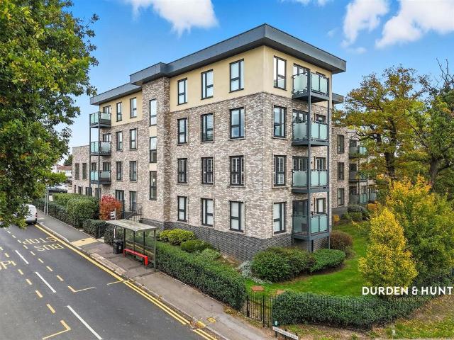 Apartment for rent in Debden Green, Epping