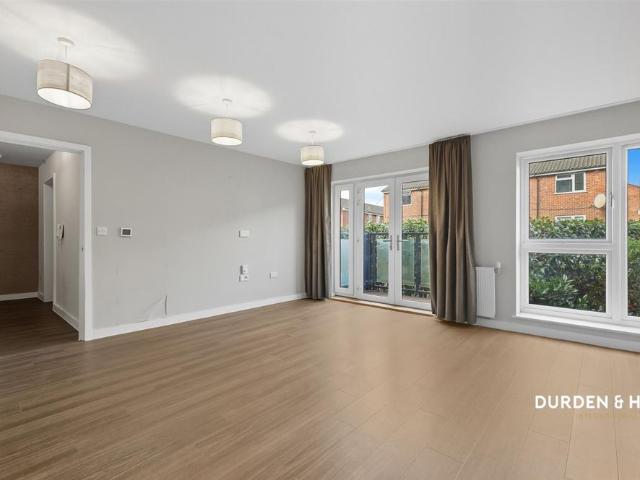Apartment for rent in Debden Green, Epping