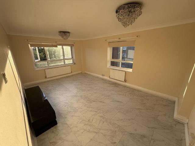 Apartment for rent in Racecourse Estate, Greater London