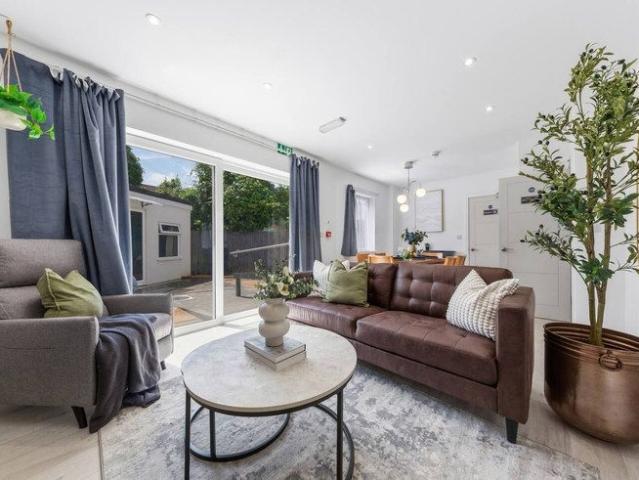 House for rent in London Borough of Ealing, Greater London
