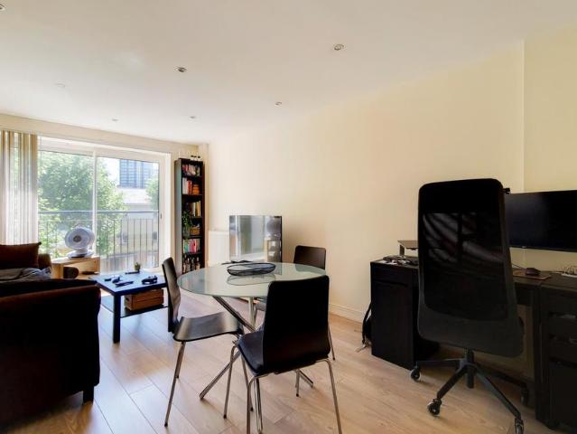 Apartment for rent in Virginia Quay, Blackwall