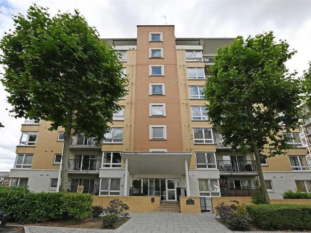 Apartment for rent in Virginia Quay, Greater London