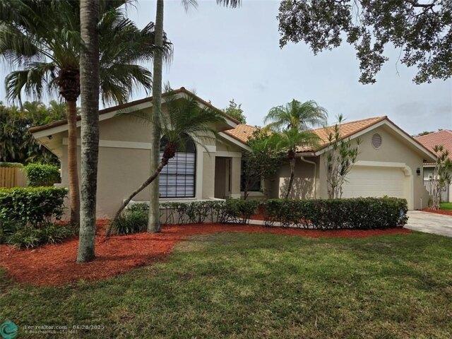 House for sale in Weston