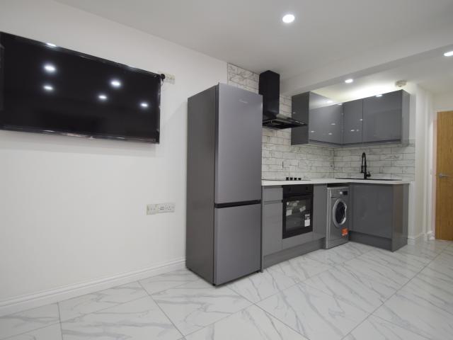 Apartment for rent in Plasnewydd, Falcon Lodge