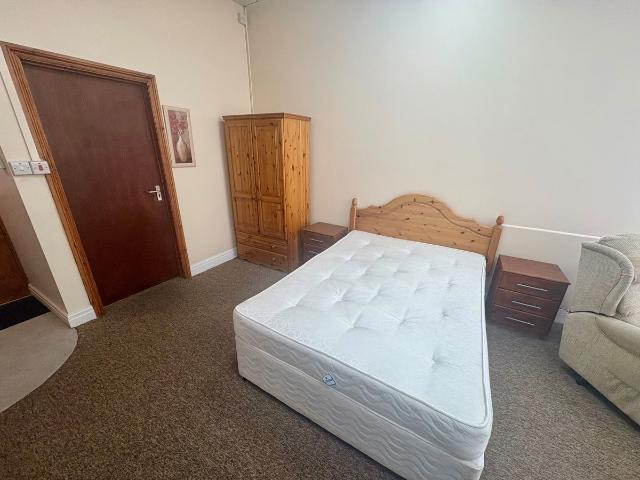 Studio for rent in Penylan, Falcon Lodge