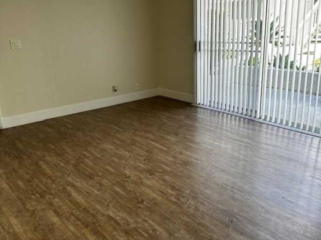 Apartment for rent in Corona Del Mar, California