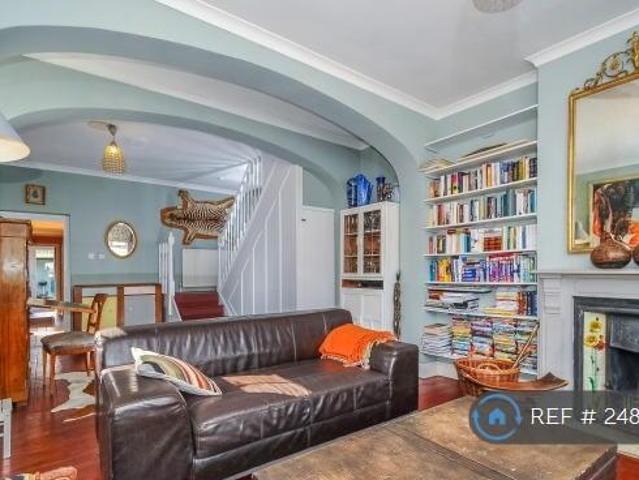 House for sale in Twickenham, Greater London
