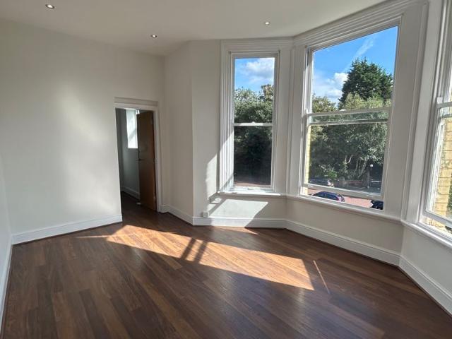 Apartment for rent in Elm Park, Calderstones
