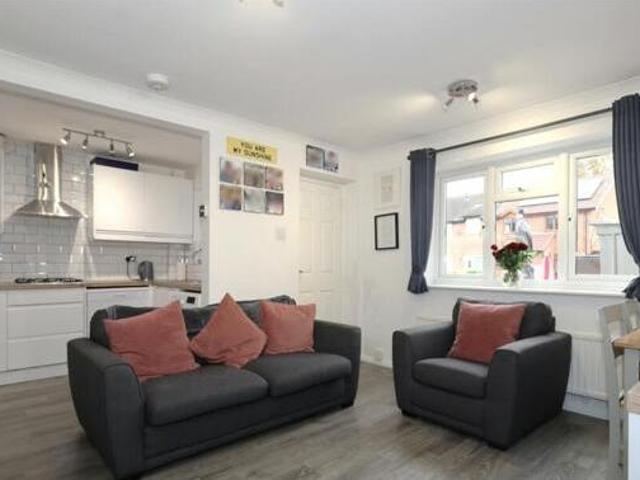 House for sale in Goldsworth Park, Woking