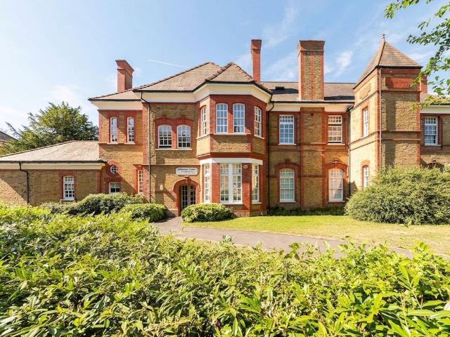 Apartment for rent in Southgate, Greater London