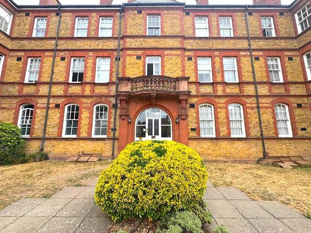 Apartment for rent in Southgate, Greater London