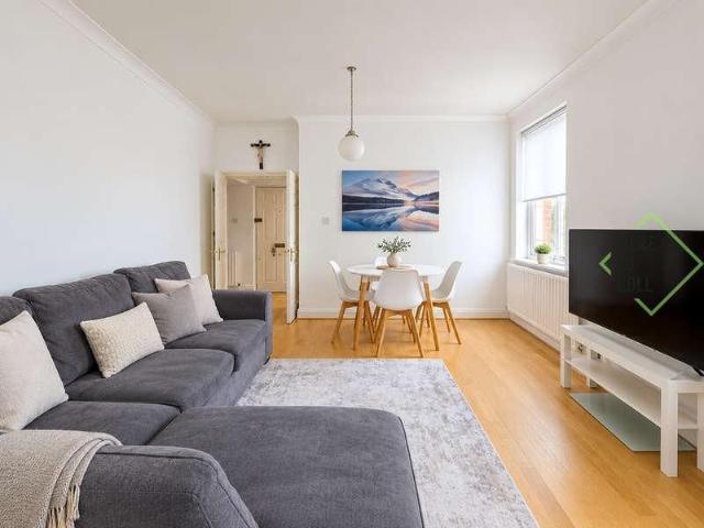 Apartment for rent in London Borough of Enfield, Greater London