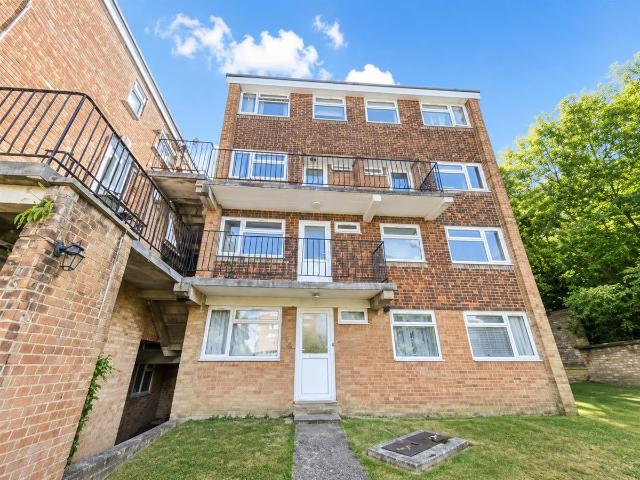 Apartment for rent in Perryfields, West Sussex