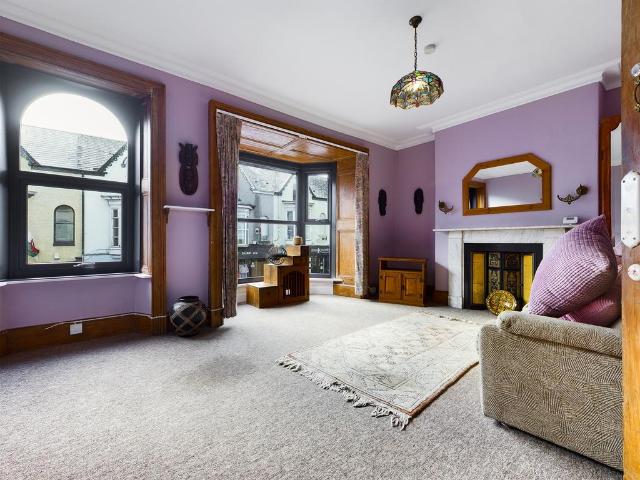 Apartment for rent in Oystermouth, Mumbles
