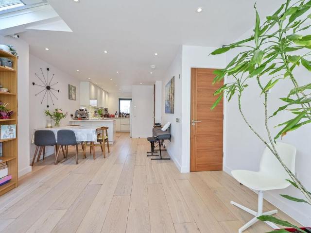 House for rent in London Borough of Merton, Merton Park