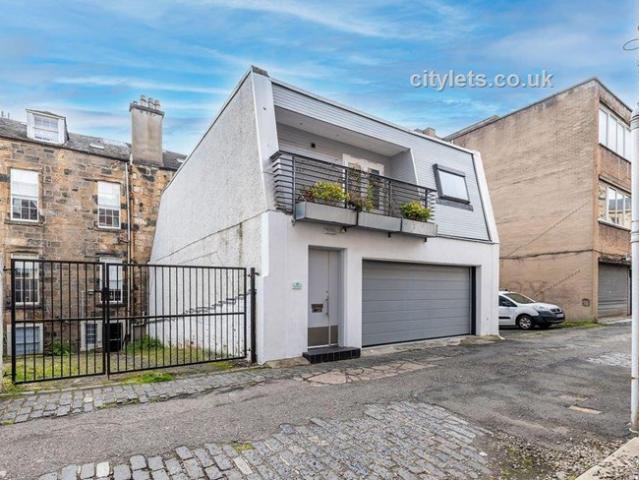 Flat for rent in Cranstonhill, Charing Cross