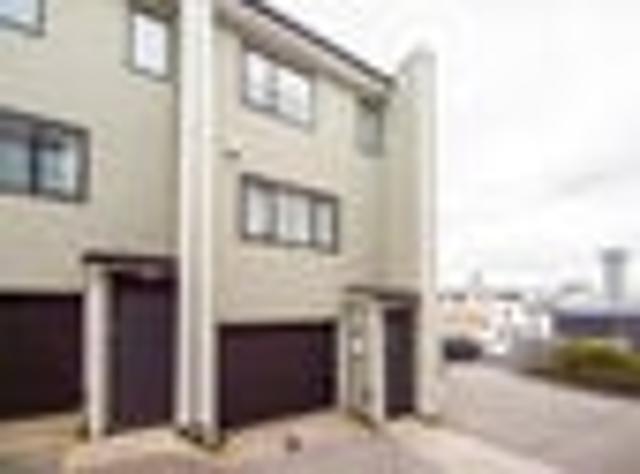 Townhouse for rent in Newtown