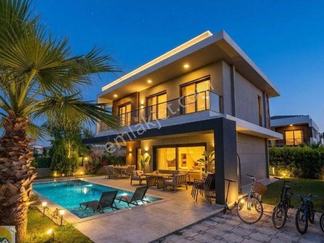Kuşadasi, Aydin içerisinde satılık Villa