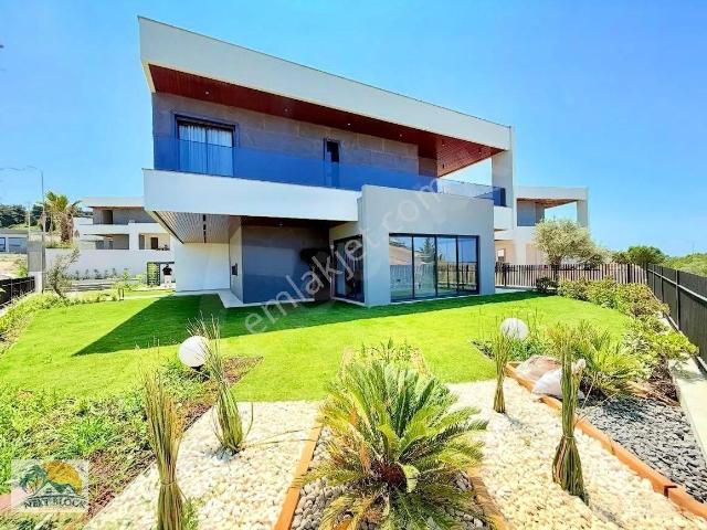 Kuşadasi, Aydin içerisinde satılık Villa