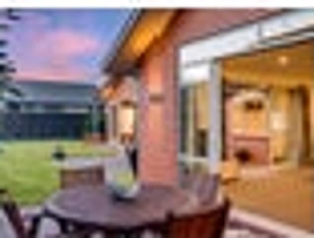 House for sale in Chaslands, Canterbury