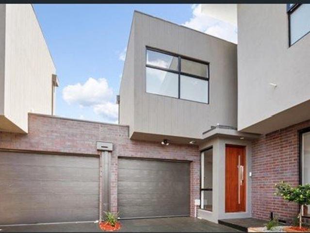 Townhouse for sale in Camerons Creek, Victoria
