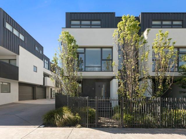 Townhouse for sale in Mordialloc, Melbourne