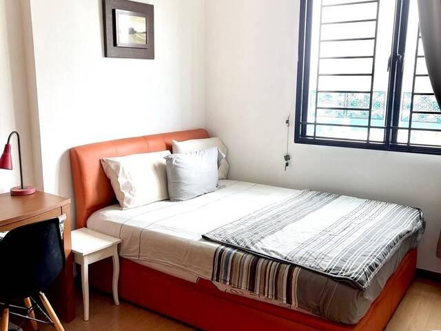 Room for rent in Aljunied, Singapore