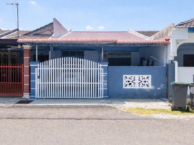 Terraced House for sale in Malaka